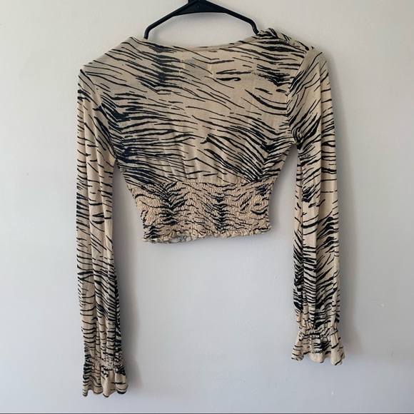 NWOT long sleeve cropped V neck - Picture 2 of 9